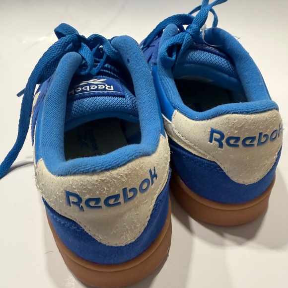 Reebok size 8 - Picture 3 of 3